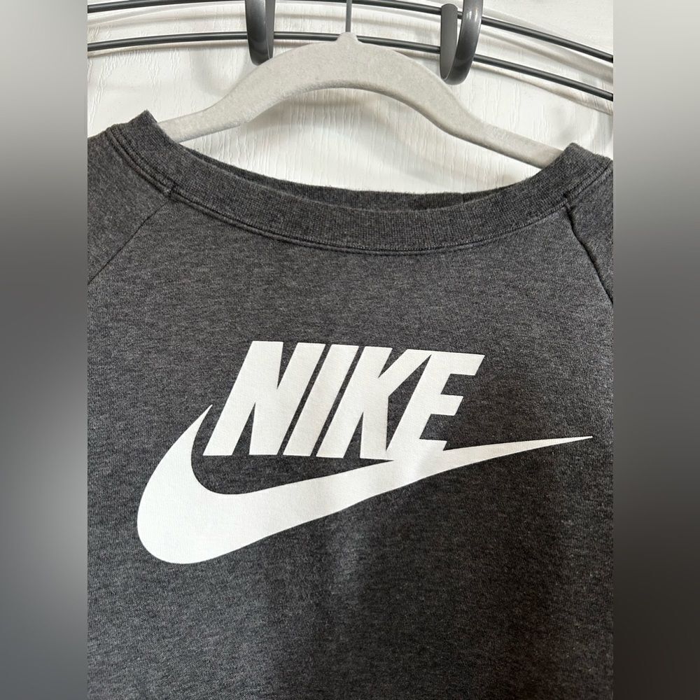 Nike Swoosh Women's Sweatshirt Sportswear Essential Logo Fleece Gray Size Small - Picture 2 of 12